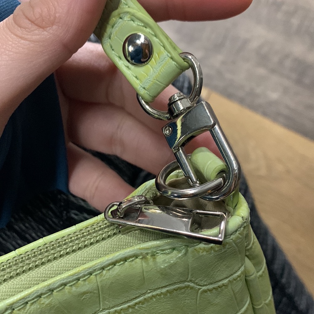 ⭐️ 3 FOR $12⭐️ SHEIN Light Green Croc-Embossed Shoulder Bag - Picture 6 of 12